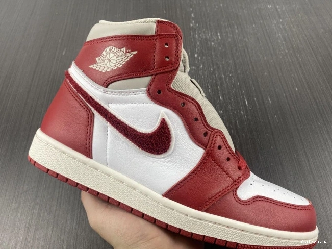 One Kick Chenille (W) OG High DJ4891-061 Newstalgia Jordan 1 0814
